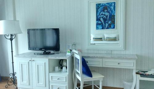 Premium Deluxe 1 King City View with Balcony