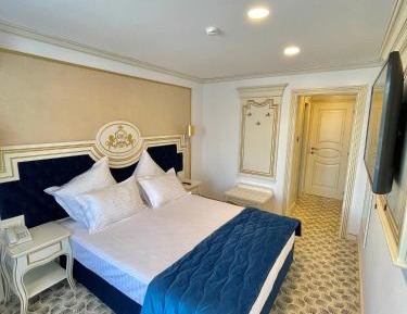 Double Room with Pool View