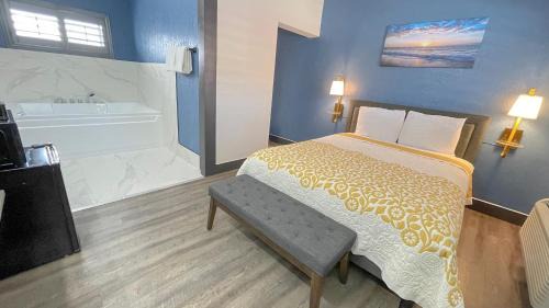 Queen Suite with Spa Bath