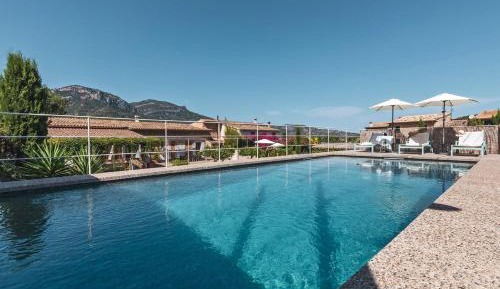 Villa with Garden View