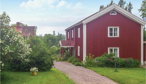 Three-Bedroom Holiday Home 