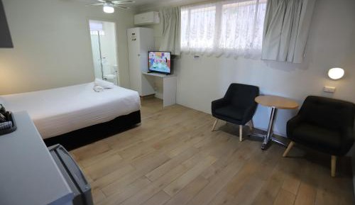 Executive Queen Room (Not Pet Friendly)