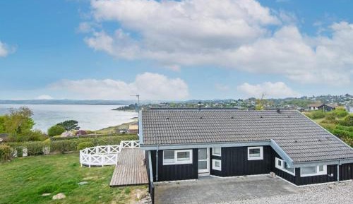 Four-Bedroom Holiday Home
