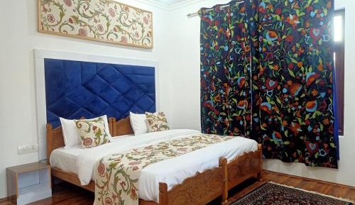 Double Room with Mountain View