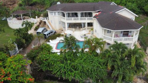 Six-Bedroom Villa 