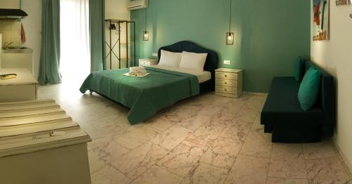 Family Room with Mountain View