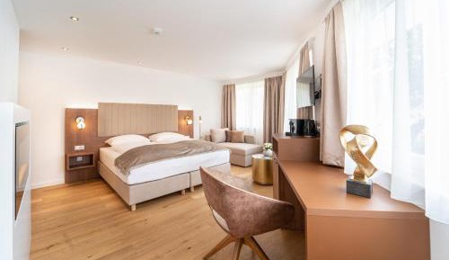 Deluxe double room with electric fireplace