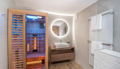 Superior Double Room with Infrared Cabin
