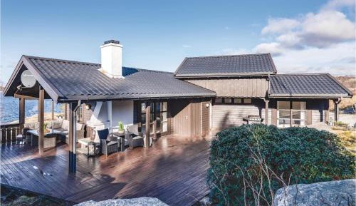 Three-Bedroom Holiday Home 