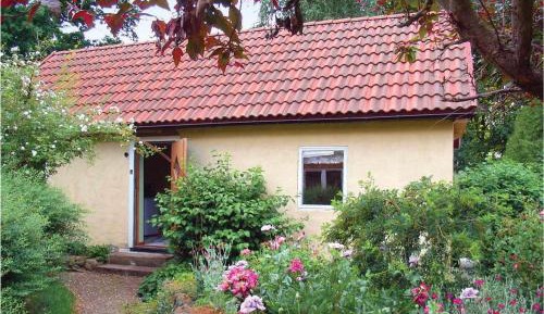 One-Bedroom Holiday Home