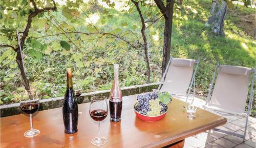 One-Bedroom Holiday Home