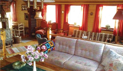 Three-Bedroom Holiday Home 