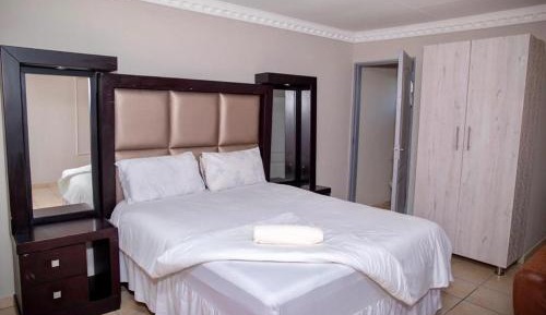 Standard Queen Room