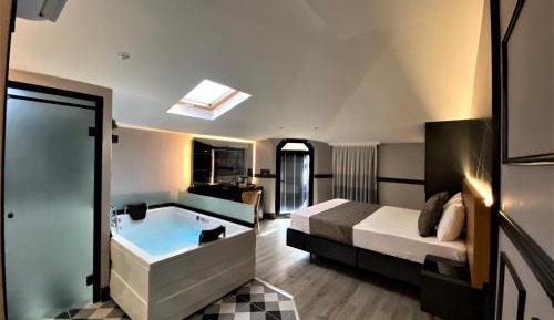 Queen Room with Spa Bath