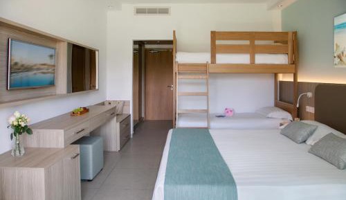 Family Room (2 Adults + 2 Children)