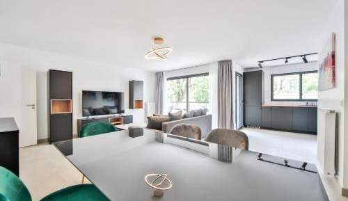 Three-Bedroom Deluxe Apartment