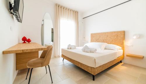 Deluxe Double Room with Balcony and Sea View