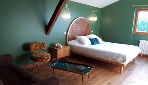 Deluxe Room (2 Adults + 1 Child)