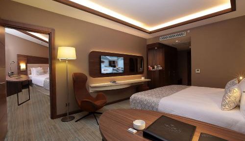 Family Suite with Free Airport Transfer