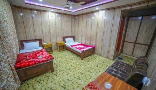 Standard Twin Room with Mountain View