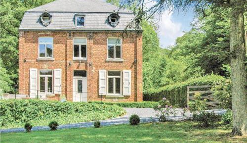 Seven-Bedroom Holiday Home