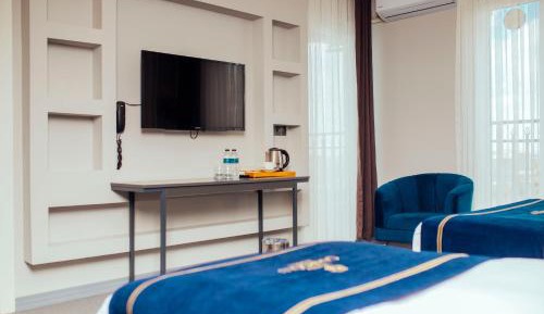 Deluxe Family Suite