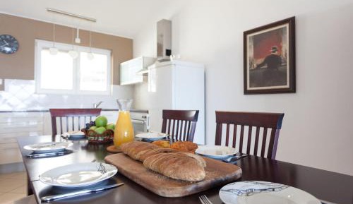 Apartment with Pool View 