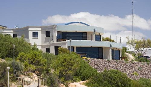 One-Bedroom Apartment with Sea View