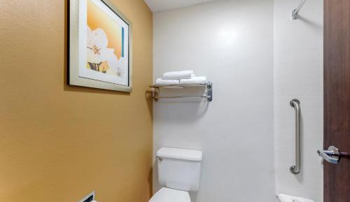 Quadruple Room with Two Queen Beds - Disability Access/Non Smoking