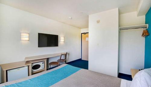 Queen Room - Disability Access - Roll in Shower