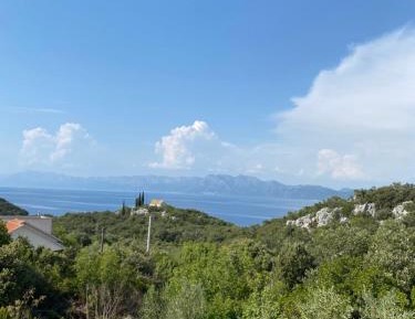 One-Bedroom Apartment with Sea View and Balcony