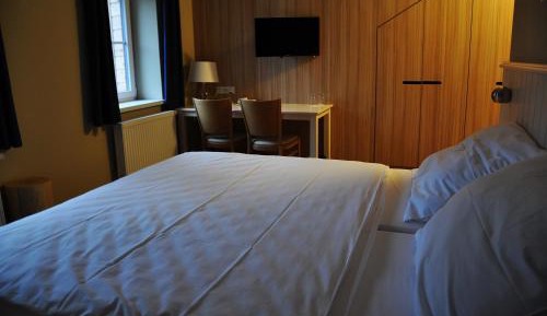 Quadruple Room with Private Bathroom