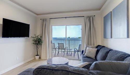 Apartment with Lake View