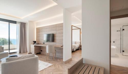 Deluxe Suite with Sea View