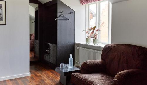 Standard Queen Room