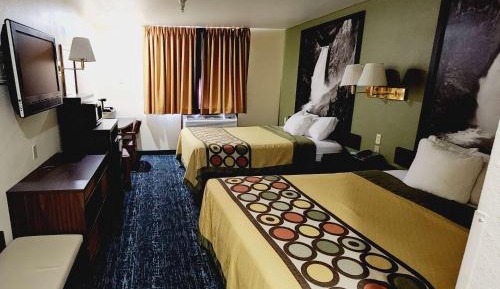Queen Room with Two Queen Beds - Non-Smoking