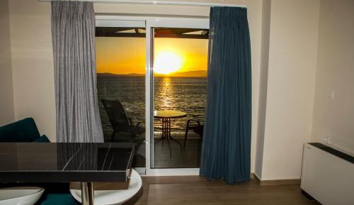 Deluxe Suite with Sea View