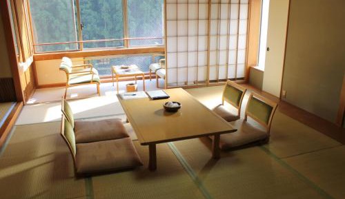 Japanese-Style Family Room - Smoking