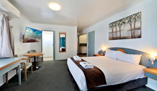 Deluxe Queen Room