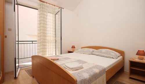 One-Bedroom Apartment with Balcony