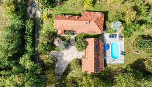 Three-Bedroom Vacation Home 