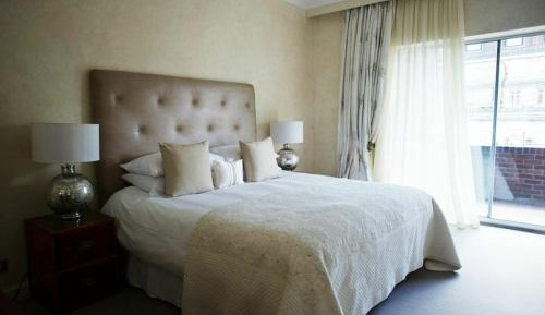 Club One-Bedroom Apartment