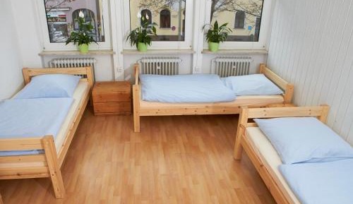Basic Triple Room with Shared Bathroom
