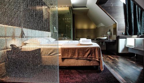 Suite with Hot Tub