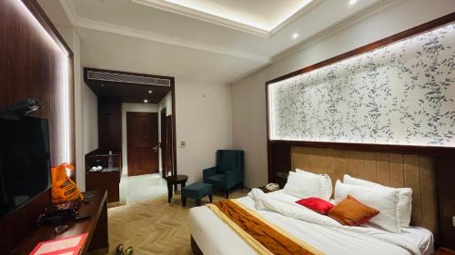 Deluxe Double Room (2 Adults + 1 Child)