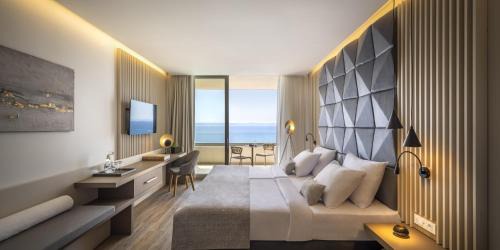 Luxury Room with Sea View and Balcony