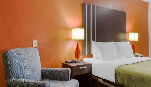 Queen Room - Non-Smoking