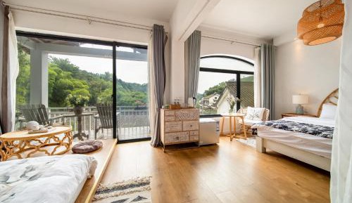 Queen Room with Balcony