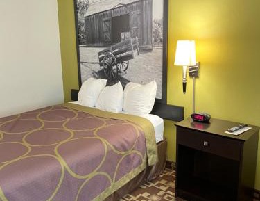 Queen Room - Non-Smoking