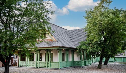 Villa with Garden View